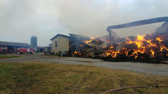 Sanguinaro, un altro fienile in fiamme nonostante la pioggia