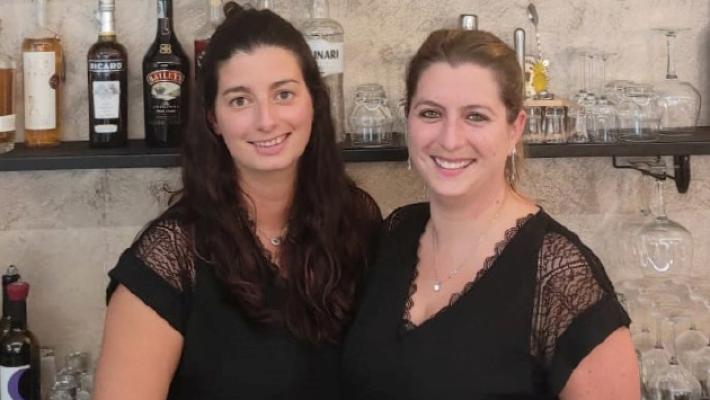 La sfida di Jessica e Sara: lasciano il lavoro sicuro per aprire un locale sui monti