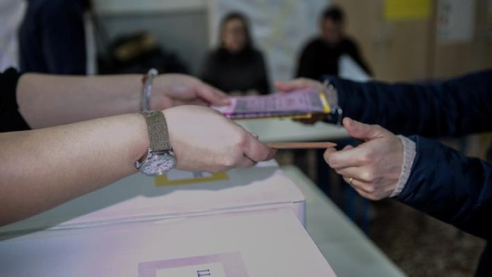 Il Pd primo partito in sette quartieri, Fratelli d'Italia domina negli altri sei