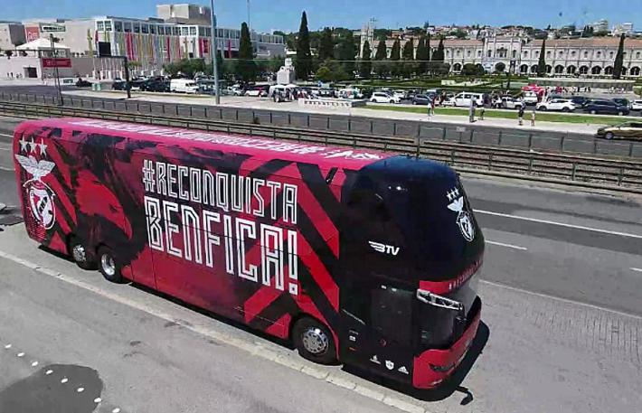 Benfica, assalto al pullman della squadra: due giocatori feriti