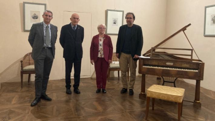 Tra i nuovi arredi della Reggia c'&egrave; anche il fortepiano Schantz