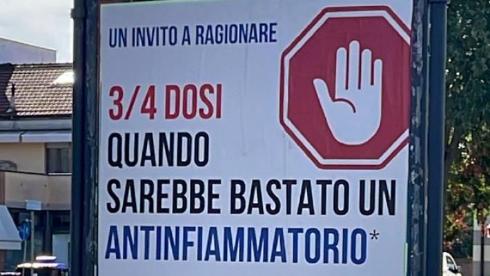 Manifesti no vax a Collecchio, Felino, Sala e Traversetolo: la rabbia della gente. I sindaci: &laquo;Non possiamo intervenire&raquo;