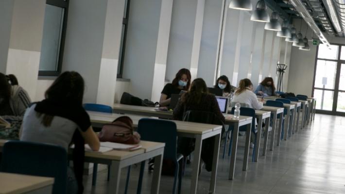 Gli universitari: &laquo;Quanto spendiamo al mese per studiare a Parma? 450 euro&raquo;