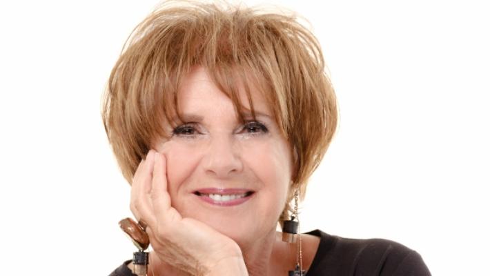 Lella Costa racconta Giovanna D'Arco: &laquo;Come le giovani iraniane di oggi&raquo;