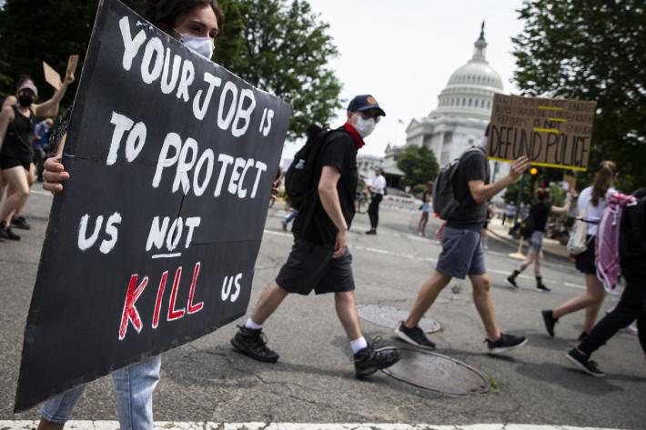 Morte di George Floyd: in migliaia manifestano in tutte le citt&agrave; degli Stati Uniti