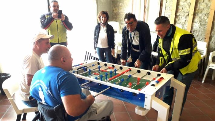 Il calciobalilla, nuovo regalo per la palestra paralimpica di Bazzano