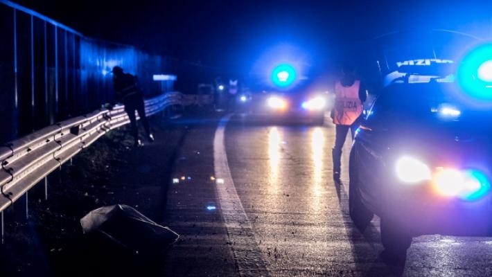 Donna travolta in tangenziale Sud: stava scappando da qualcuno?