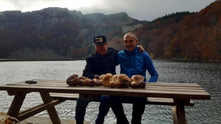 Dagli Usa al Lago Santo per raccogliere porcini insieme a Bruno Pelosi