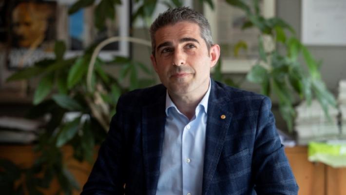 Il botta e risposta tra Pizzarotti e Casaleggio svelato nel libro di Emanuele Buzzi