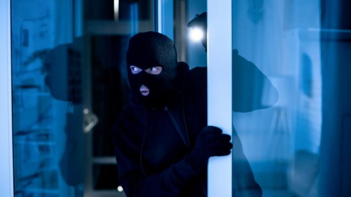 Ladri all'opera nella notte sulle colline e in citt&agrave;