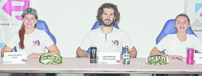 Giorgia,  una 14enne accanto a Kiara Fontanesi 