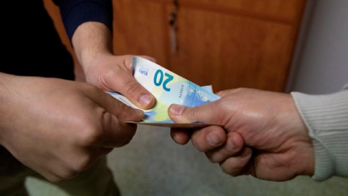 Il prestito? Per pagare la bolletta. Le storie di chi si rivolge al microcredito per le spese quotidiane