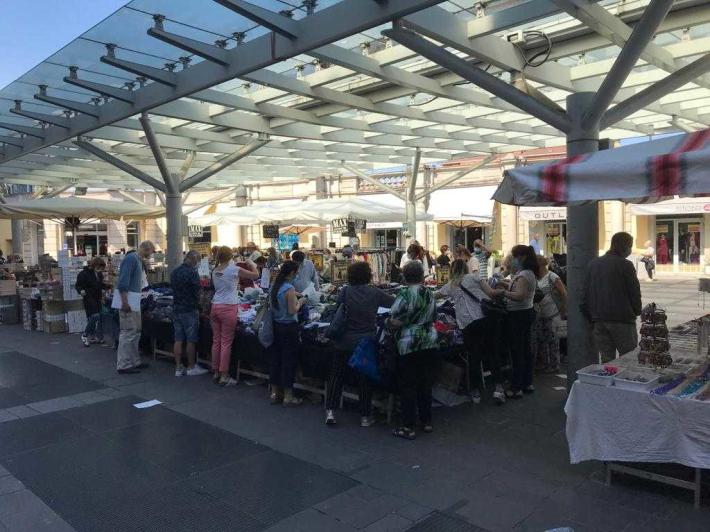 Quattro ambulanti sanzionati al mercato della Ghiaia