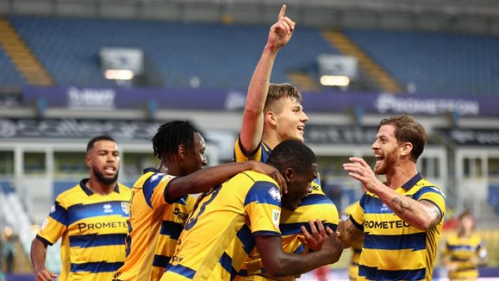 Caro tifoso, restituisci quella maglietta strappata via a un bambino