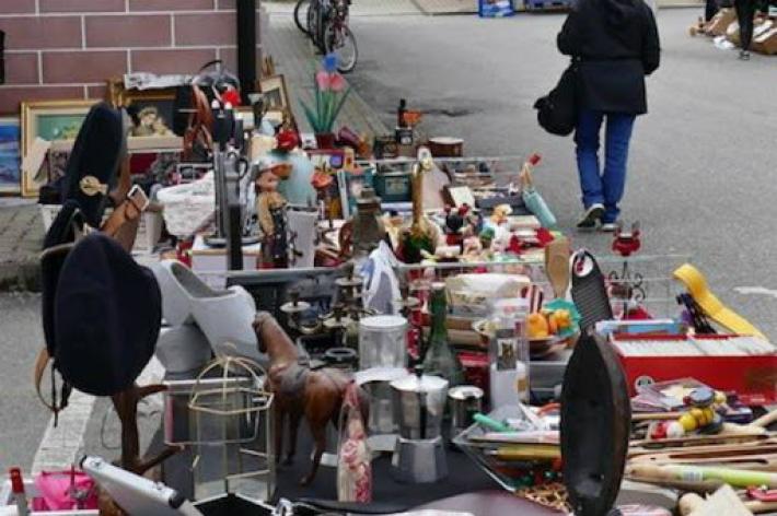 Domenica 10 settembre &ldquo;Antiquari in piazza&rdquo;  