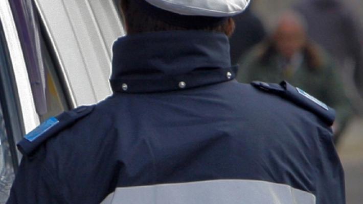 Vestiti da vigili urbani cercano di truffare un'anziana