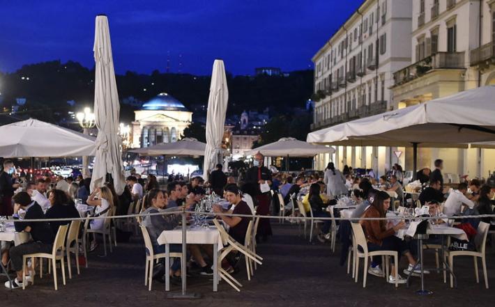 Monitoraggio, nuovi casi in quasi tutta la penisola. Ministero e Iss: 'Contagi tra la Fase 1 e la Fase 2 di riapertura'