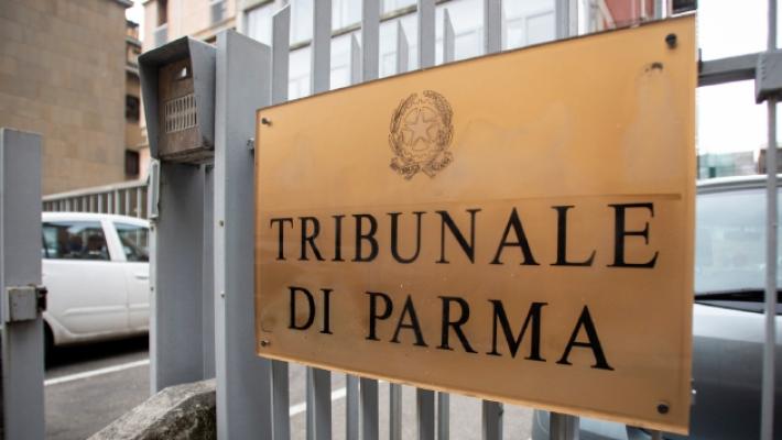 &laquo;Incapace, impari l'italiano&raquo; alla maestra: condannato a 4 mesi