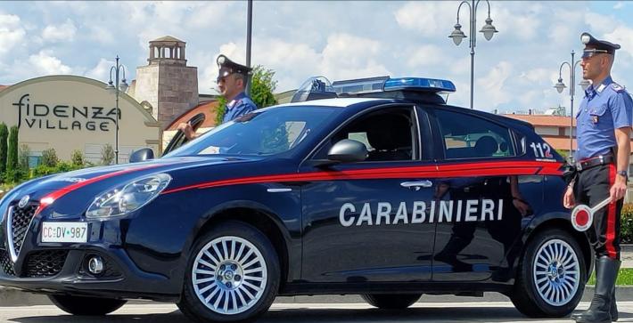 Doppia coppia di ladri al Fidenza Village: rubavano giubbotti