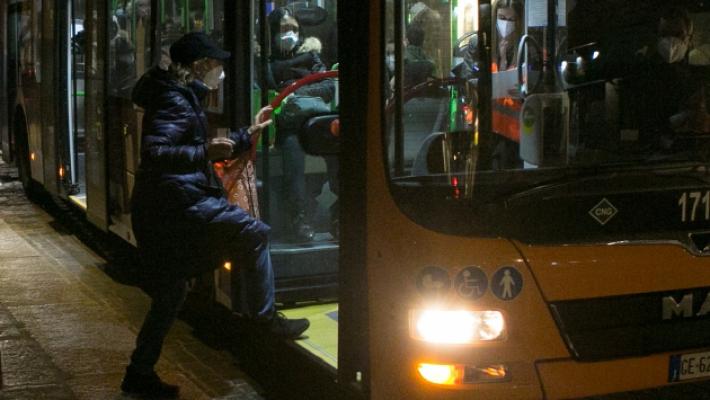 &laquo;I ragazzi aspettano l'autobus al buio: &egrave; pericoloso&raquo;