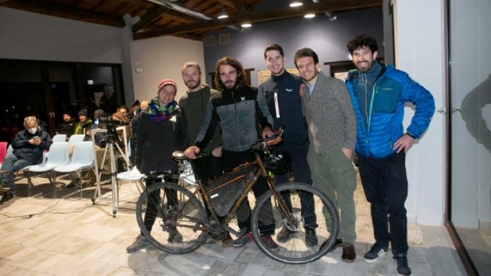Dal Sudafrica alla Mongolia in bici, il viaggio infinito di Lorenzo Barone