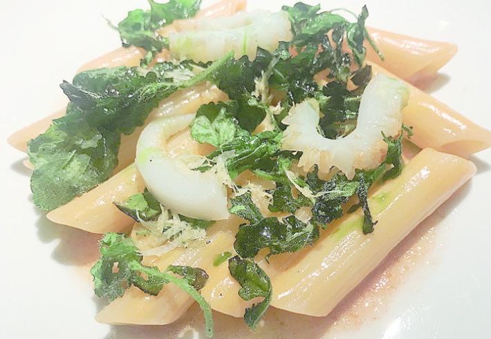 &laquo;Penne rigate, burro ai ricci di mare, capesante, erbe spontanee, seppia&raquo;