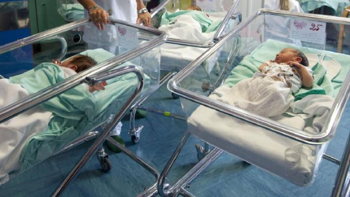 Nascite, riecco pap&agrave; e parenti in reparto