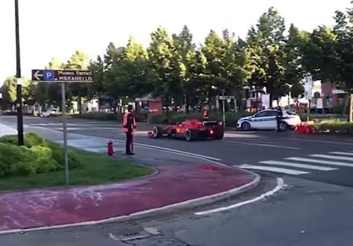 La Ferrari di Leclerc "sveglia" Maranello - Video