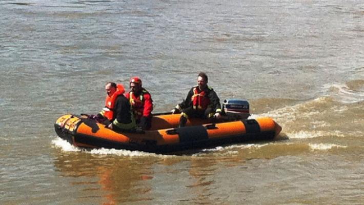 Il mistero dell'auto senza targa sul fondo del Po a Torricella