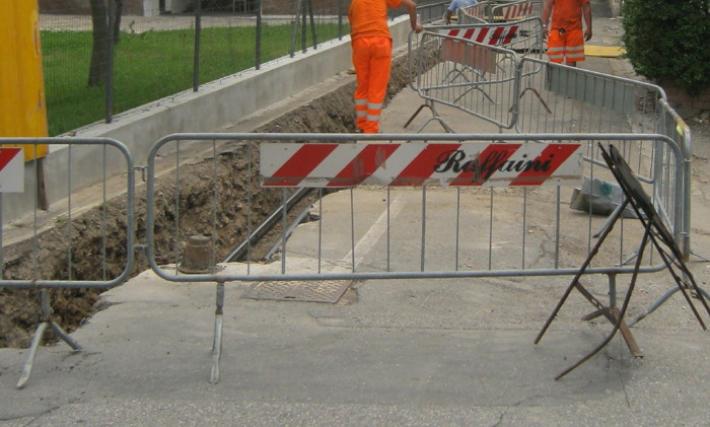 Riqualificazione servizi gas, luce ed acqua: ecco il lungo cantiere (a tappe) in via Trieste