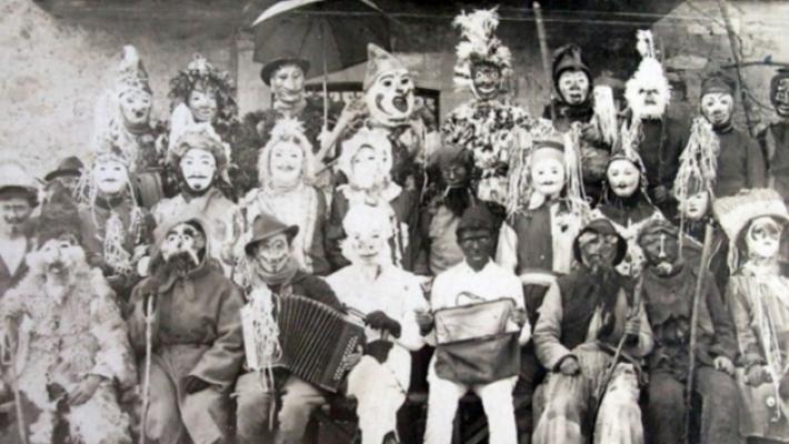 Maschere e dolcissime chiacchiere: il Carnevale di una volta