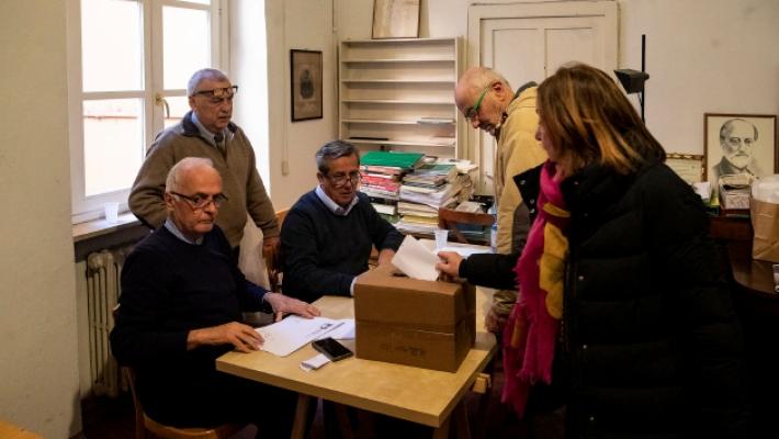 Pd, gli iscritti scelgono Bonaccini. Ecco com'&egrave; andato il voto nei circoli