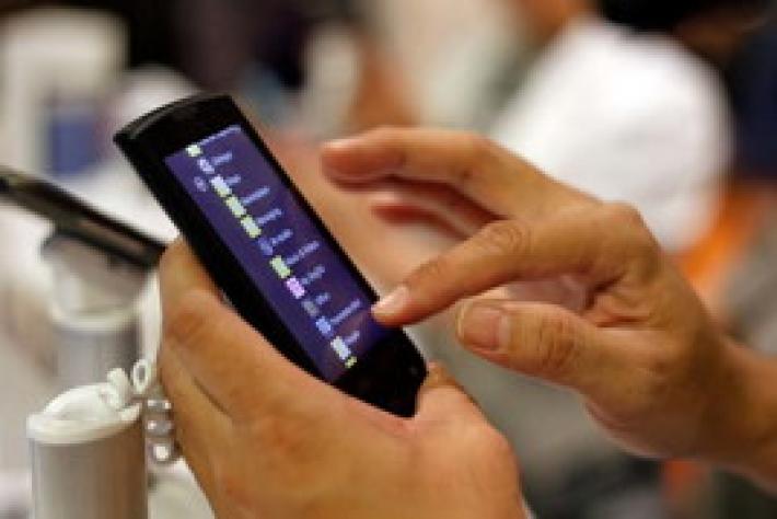 L'Oms: "I telefoni cellulari non sono collegati al cancro al cervello"