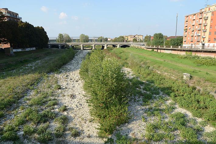 Interventi di manutenzione ordinaria lungo il torrente Parma in citt&agrave;