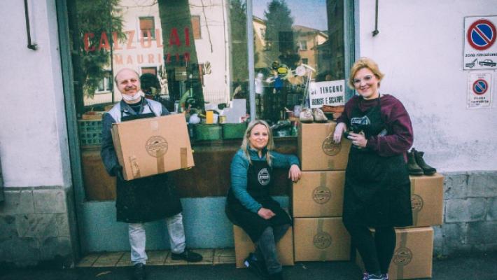 Parma ha risposto: i calzolai Liuzzi &laquo;sommersi&raquo; dalle scarpe da riparare e donare a chi ne ha bisogno