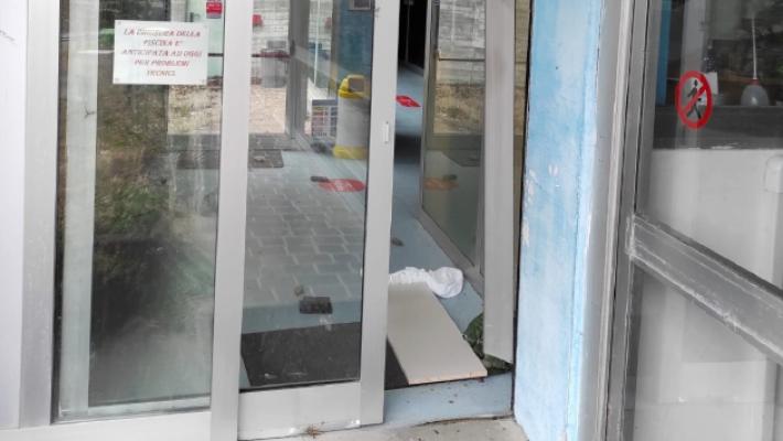 Ladri nella piscina termale di Salso: cercano di rubare l'attrezzatura