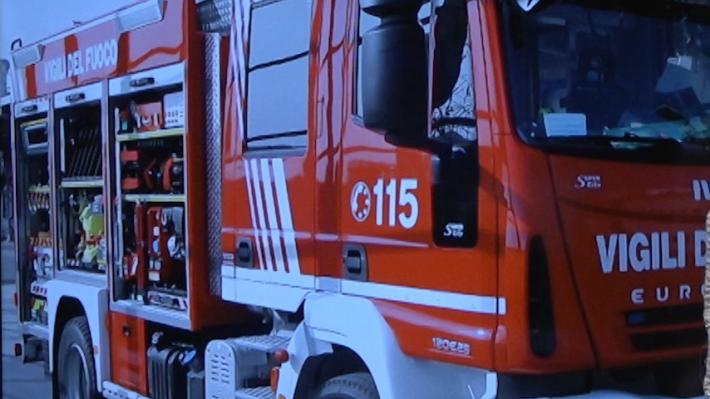 Incidente a Calerno, c'&egrave; un camion ribaltato: via Emilia chiusa 