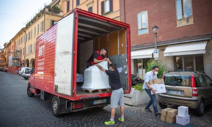 Focolaio Bartolini, un corriere: "La gente ci manda via"