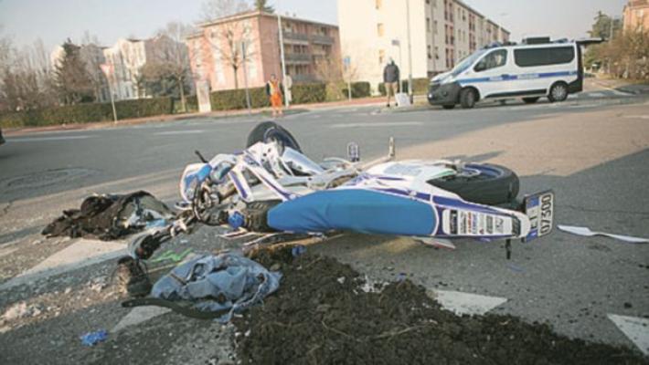 Mor&igrave; sbalzato dalla moto: condannato l'automobilista