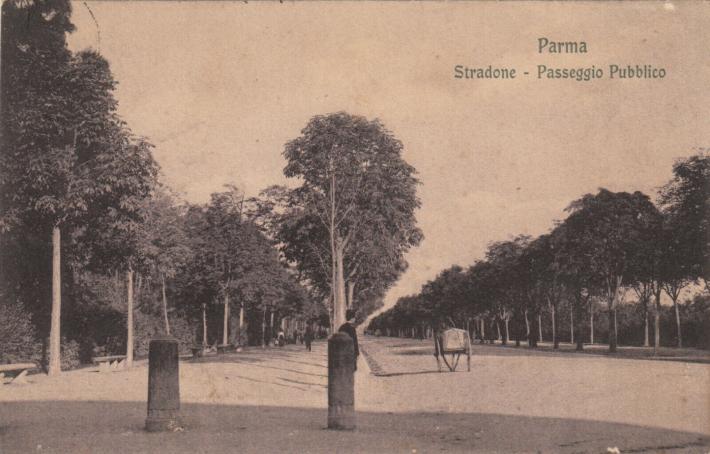 E' spuntato un chiosco  dove c'era l'anguriaro: torna la magia nel viale  dall'aria   parigina