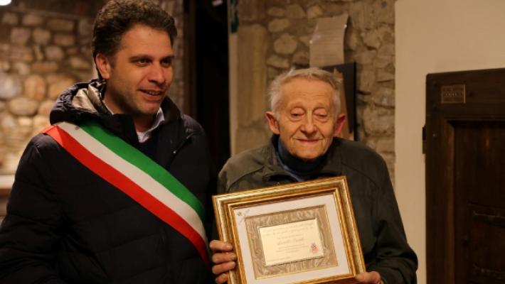 Il falegname Lionello Rotelli, 90 anni magici e ancora in bottega