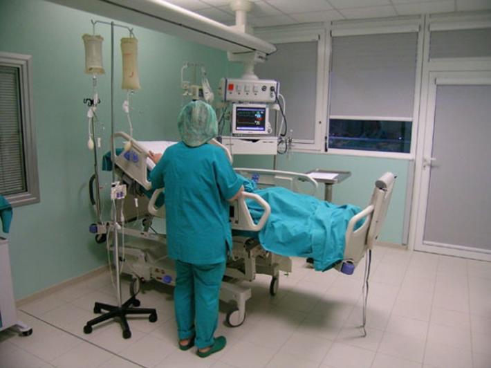 Ustionato mentre cucina, anziano muore in ospedale