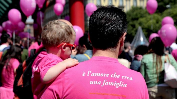 Figli di famiglie arcobaleno: i sindaci si dividono