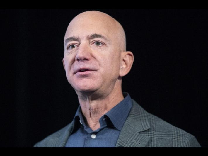Bezos sempre pi&ugrave; paperone, vale 171,6 miliardi