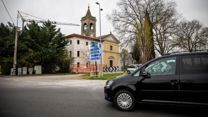 Lite in strada, ciclista preso a pugni
