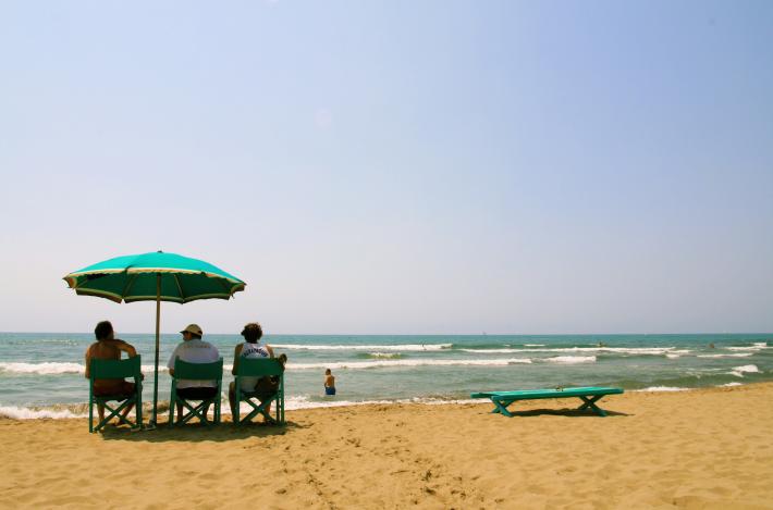 A Forte dei Marmi steward in spiaggia e  torna la Versiliana