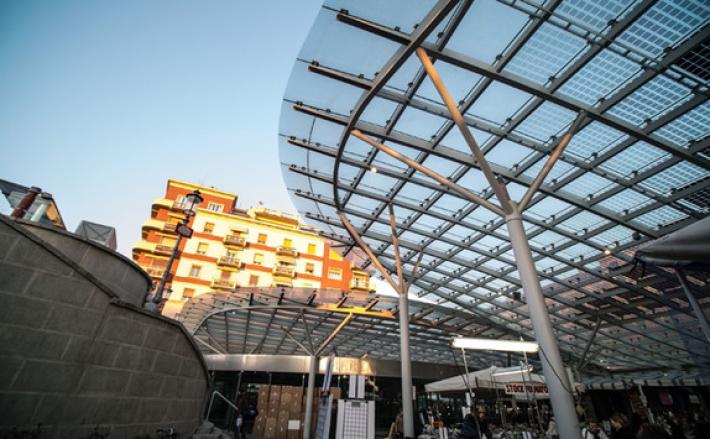 Cade dalle scale di piazza Ghiaia: 75enne in Rianimazione