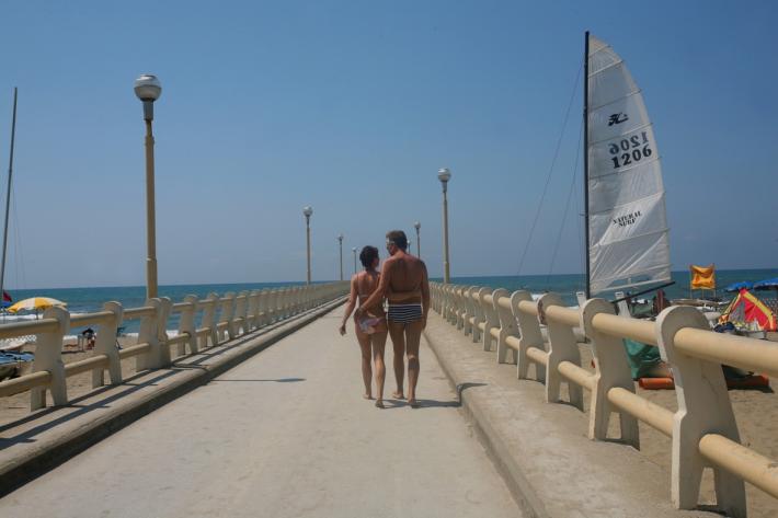 Forte dei Marmi, si tuffa dal pontile: ragazzo di Parma disperso in mare 