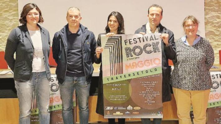 Tredici artisti, due palchi e tanta, tanta musica