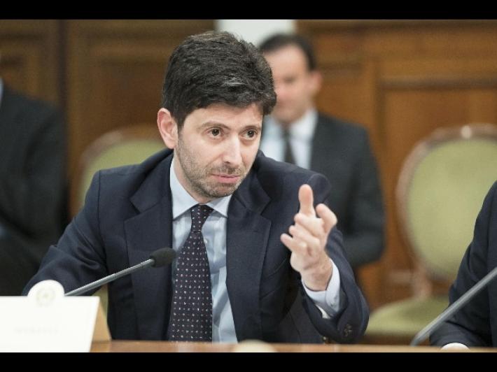 Speranza, pandemia non si spegne premendo pulsante off